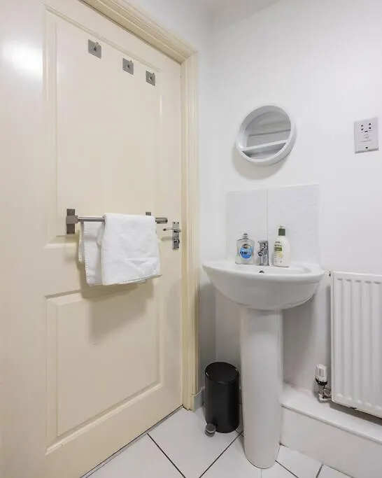 Stunning 1 Bd Flat In Lochend Park With A Patio Daire Edinburgh 0*,