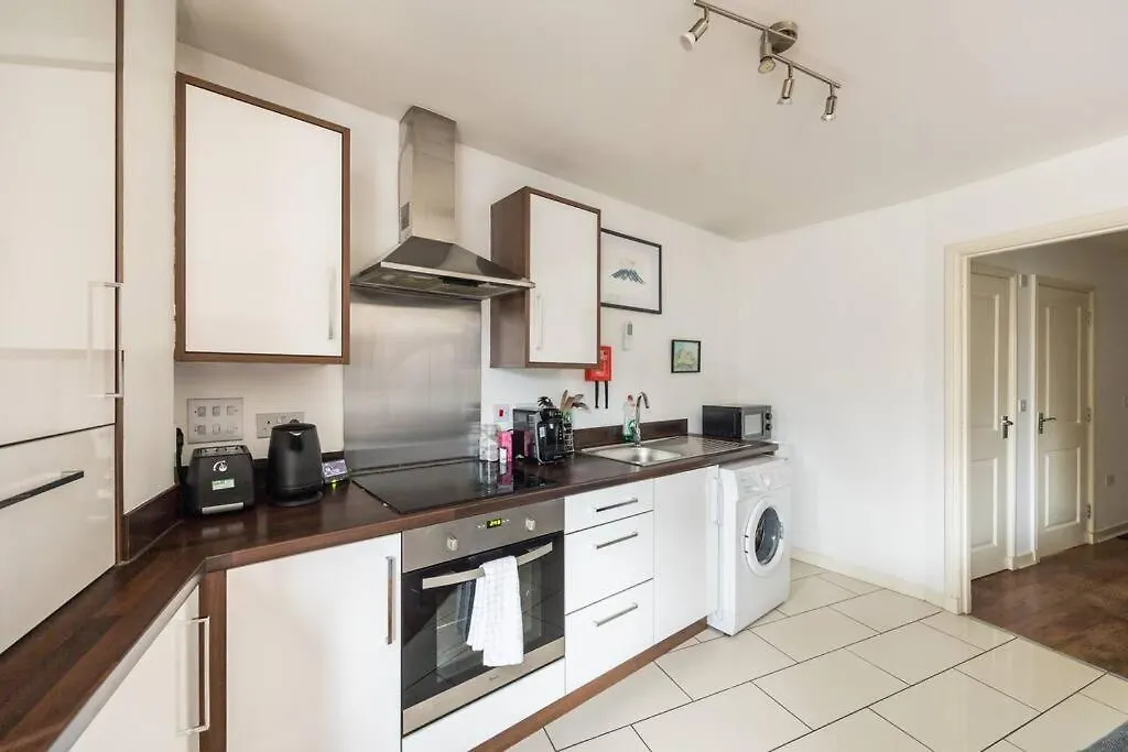 Stunning 1 Bd Flat In Lochend Park With A Patio Daire Edinburgh