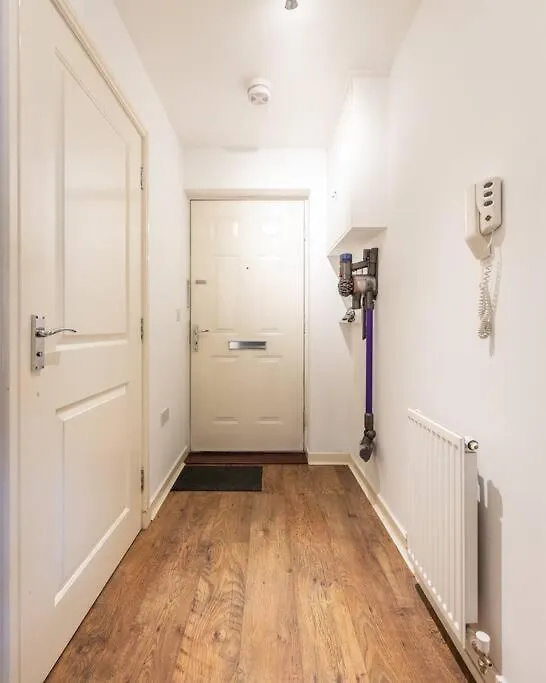 Stunning 1 Bd Flat In Lochend Park With A Patio Daire Edinburgh